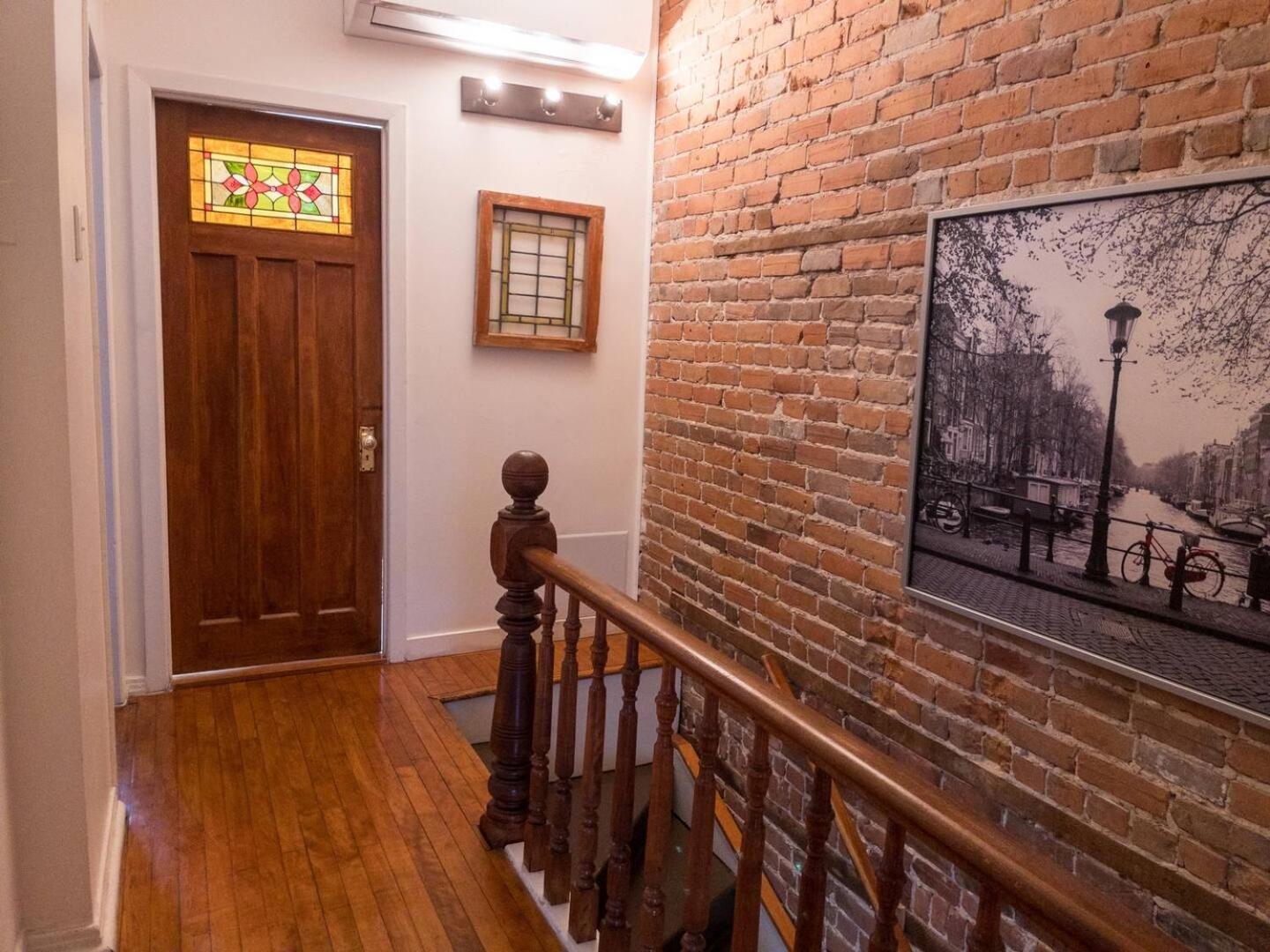 Perfect For Groups Big Livingroom 2 Backyard 3Br Монреал Екстериор снимка