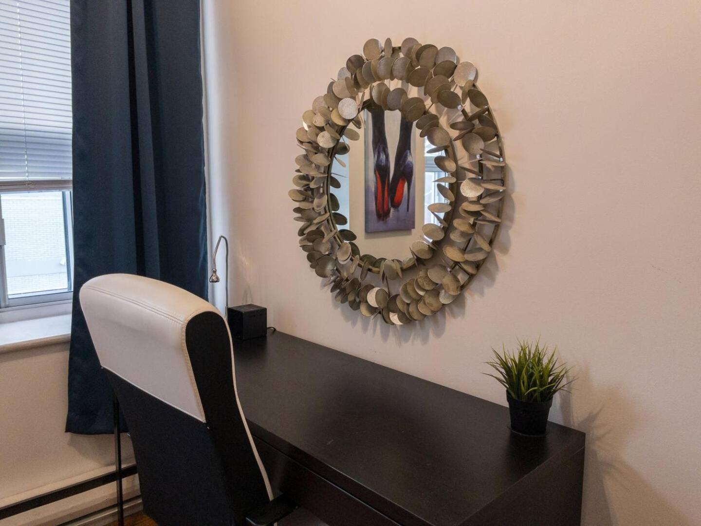 Perfect For Groups Big Livingroom 2 Backyard 3Br Монреал Екстериор снимка