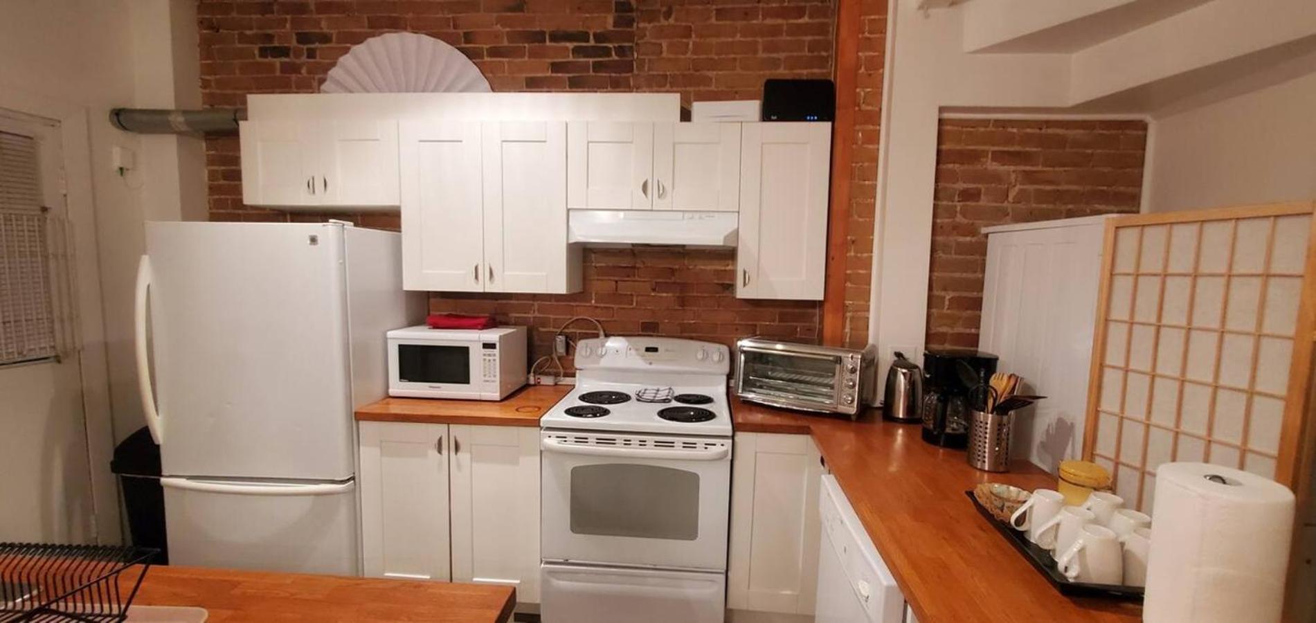 Perfect For Groups Big Livingroom 2 Backyard 3Br Монреал Екстериор снимка
